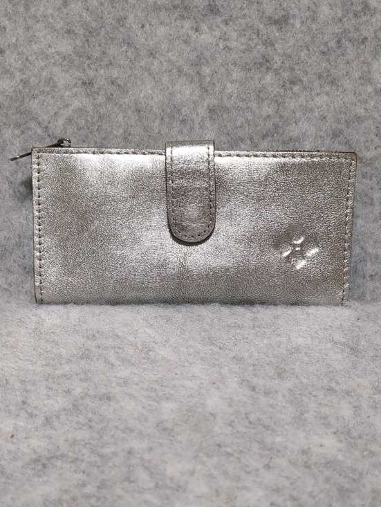 Patricia Nash Handbags - Patricia Nash Nazari Metallic Leather Wallet Silver Bifold Zip Coin